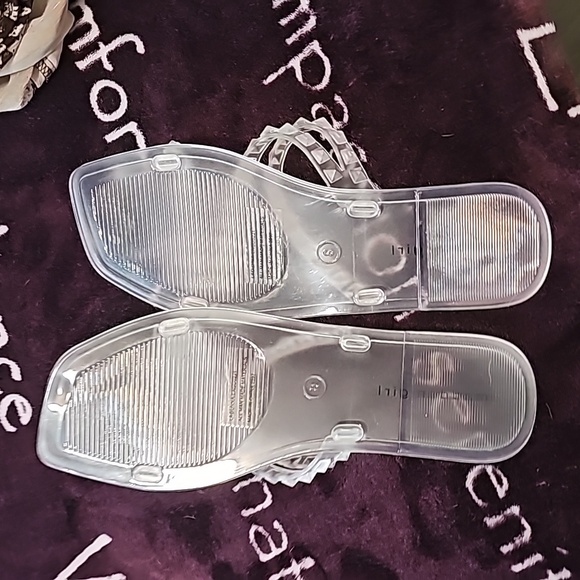 SIZE 8 STEVE MADDEN SEE THROUGH SANDLES - Picture 3 of 4